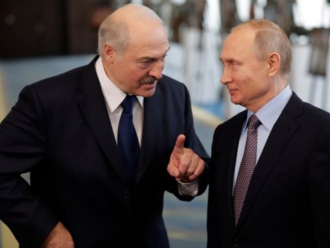 Putin Lukaşenkoya 1,5 milyard dollar kredit SÖZ VERDİ
