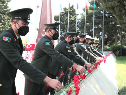 “Türk Şəhidliyi” abidəsi ziyarət olundu - FOTO
