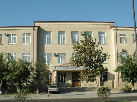 Məcburi köçkünlər binanı tərk etsinlər - Qaçqınkom