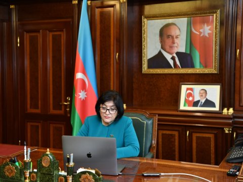 Spiker komitə sədrlərilə iclas keçirdi