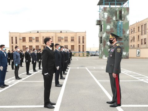 Vilayət Eyvazov işə yeni qəbul olan polislərə sıra baxışı keçirdi
