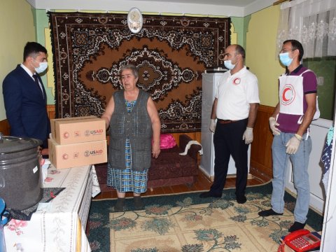 Naftalanda Azərbaycan Qızıl Aypara Cəmiyyəti tərəfindən aztəminatlı ailələrə yardım paylanılıb - FOTO  