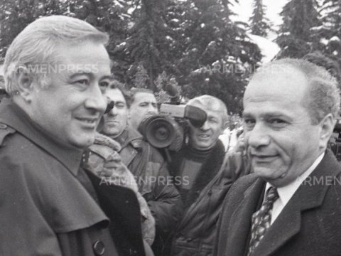 Bir şəklin tarixçəsi: Rəsul Quliyev erməni spikerlə hansı razılıq əldə etmişdi?