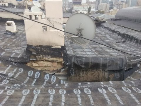 Bakının mərkəzində bina uçub - Sakinlərin harayına yetişən yoxdu – FOTO  