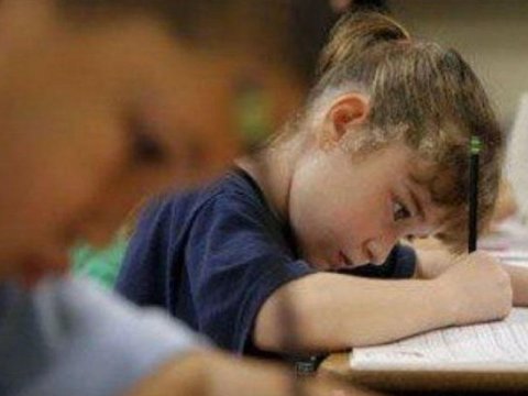 Müəllim birinci sinif şagirdini döyüb öldürdü