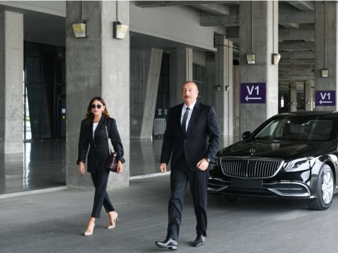 Prezident və birinci xanım yeni təcili yardım maşınları ilə tanış olublar - YENİLƏNİB