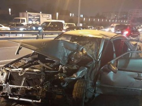 Dəhşətli qəzada sürücü yol kənarına düşərək öldü - FOTO