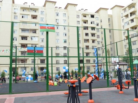 Abadlaşdırılan növbəti həyətlər sakinlərin istifadəsinə verildi - FOTO
