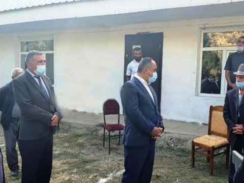 İcra başçısı ağsaqqallar və ziyalılarla görüşdü 