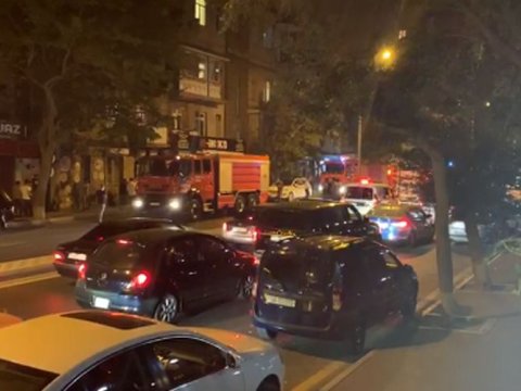 Təbriz küçəsində yanğın nəqliyyatın hərəkətində çətinliklər yaratdı