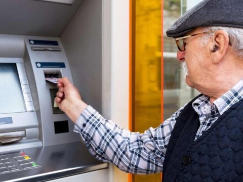 Pensiyaçı pulunu kartında nə qədər müddətdə saxlaya bilər? - Nazirlikdən açıqlama 