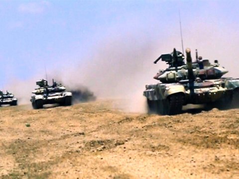 Tanklarımız atəş mövqeyinə çıxarıldı - VİDEO