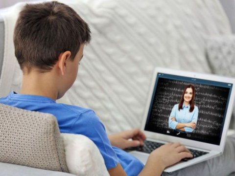 Daha iki sinif distant təhsilə keçdi