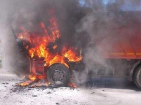 Ucarda yük avtomobili yandı