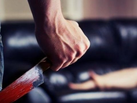 Gədəbəydə arvadını bıçaqlayan ər qaçdı