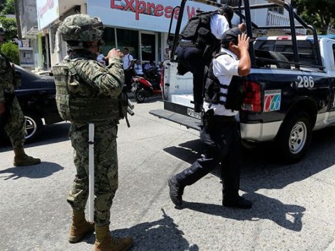Meksikada 43 tələbənin itkin düşməsinə görə polislər həbs edildi