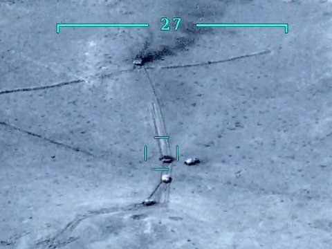 Düşmən zirehli texnikasını döyüş meydanında ataraq qaçır - VİDEO