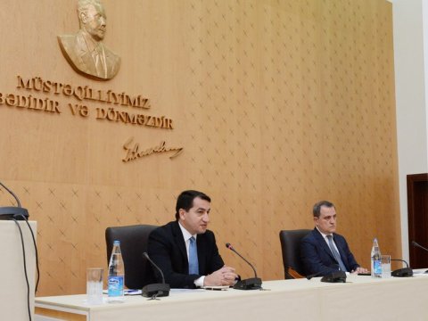 Ceyhun Bayramov və Hikmət Hacıyev Azərbaycan səfirlərilə görüş keçirdi