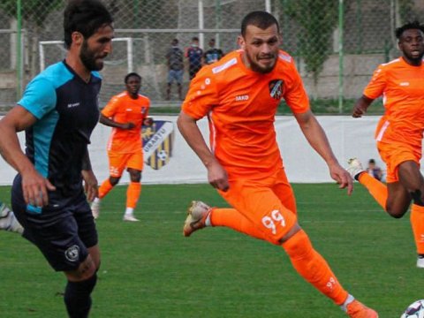 Ermənistanda futbol çempionatı dayandırıldı