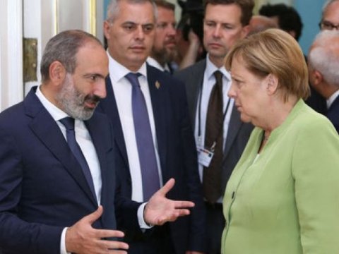 Paşinyan Merkelə zəng etdi