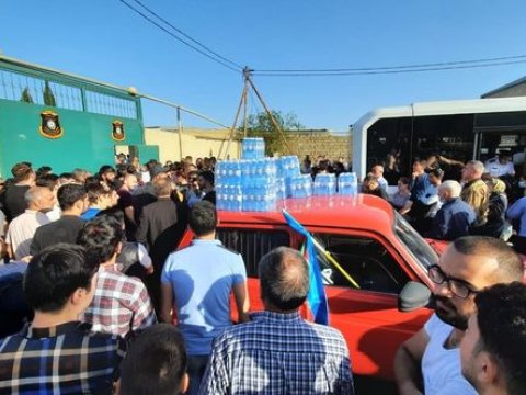 Sadə vətəndaşdan Ordumuza dəstək- FOTO