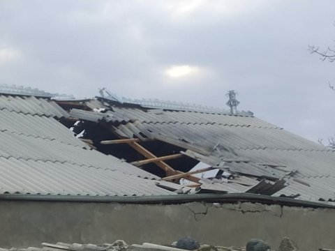 Ermənilərin atdığı mərmi Goranboyda yaşayış evlərinə düşüb