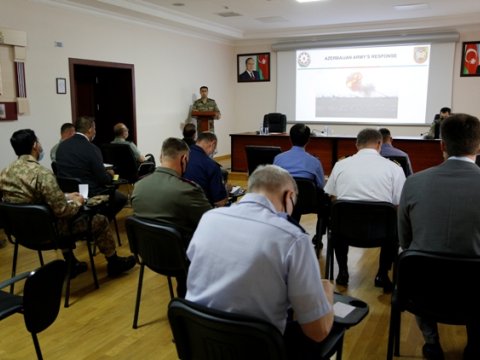 Ölkəmizdəki xarici hərbi attaşelər əməliyyat şəraiti barədə məlumatlandırılıb