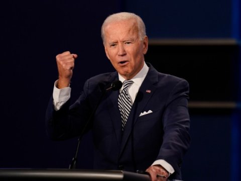 ABŞ-da prezident debatları: “Səsini kəs, Putinin küçüyü”