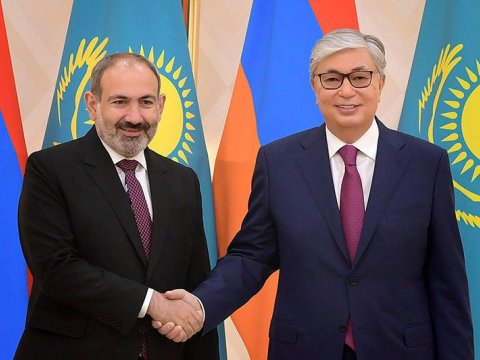 Rəsmi Qazaxıstanın Ermənistan sevgisi - Etməyin belə qardaşlar!!!