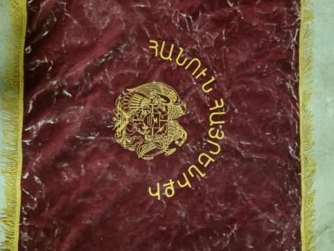 Düşmənin ələ keçirilən döyüş bayrağı - FOTOLAR