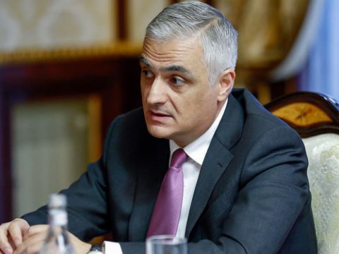Paşinyanın müavini yardım istəmək üçün Moskvaya getdi