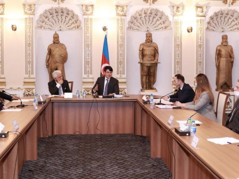 Dövlət Komitəsinin sədri ziyalılarla görüşdü