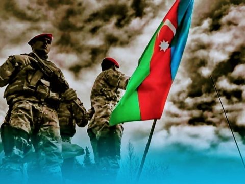 Döyüşə gedən jurnalistlər… Bu dəfə əllərində qələm deyil, silah tutublar… - FOTOLAR  