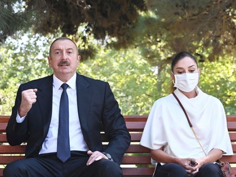 Prezident və Birinci vitse-prezident bir aylıq əməkhaqqını Silahlı Qüvvələrinə Yardım Fonduna köçürdü 