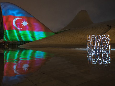 Heydər Əliyev Mərkəzinin əməkdaşlarından orduya DƏSTƏK