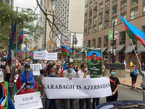 Kanadada yaşayan azərbaycanlılar Ermənistanın Gəncəni bombalamasını pislədi