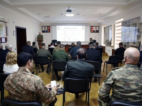 Xarici hərbi attaşelər və beynəlxalq təşkilatlar əməliyyat şəraiti haqqında məlumatlandırıldı