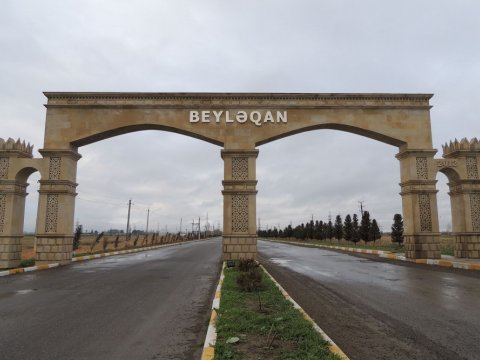 Beyləqan şəhəri düşmən atəşinə məruz qalır