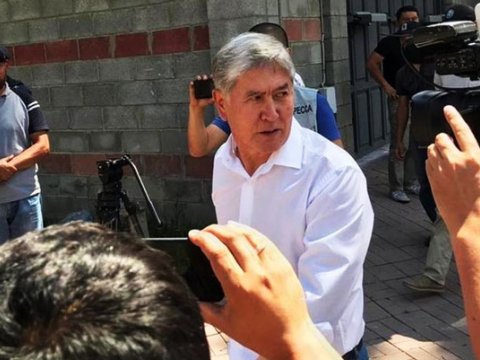 Keçmiş prezident etirazçılar tərəfindən həbsxanadan azad edildi
