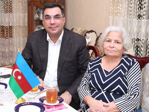 Rektor əsgər ailəsini ziyarət etdi