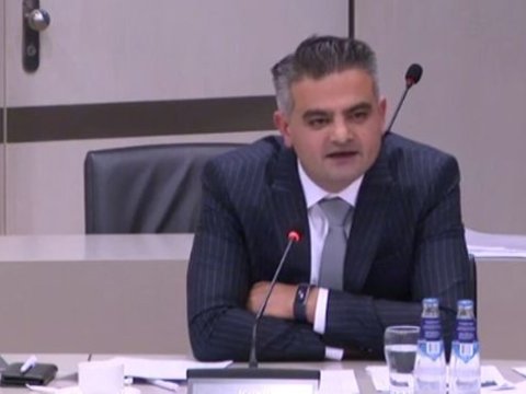 Niderlandlı deputat: 