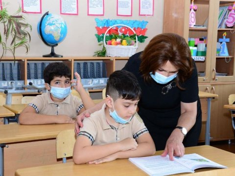 Azərbaycanda daha 6 şagird virusa yoluxdu - 2 sinif distant təhsilə keçdi