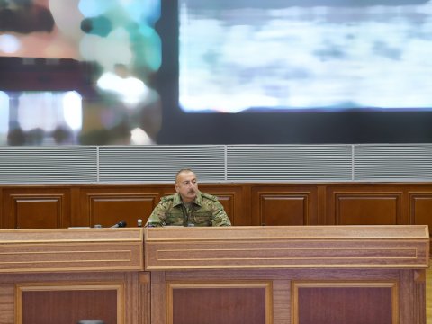 Prezident Müdafiə Nazirliyinin Mərkəzi Komanda Məntəqəsində operativ müşavirə keçirdi - FOTOLAR