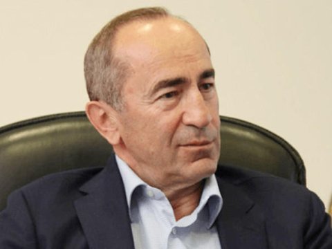 Koçaryan Ermənistana böyük silah partiyası gətirib