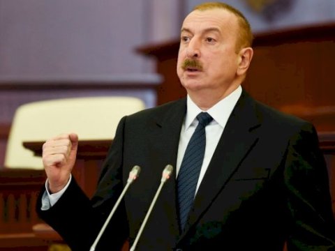  “Paşinyan zəng edir, yalvarır, alçalır”