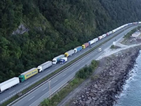 Gürcüstanda yaşayan ermənilər türkiyəli sürücülərə hücum edib