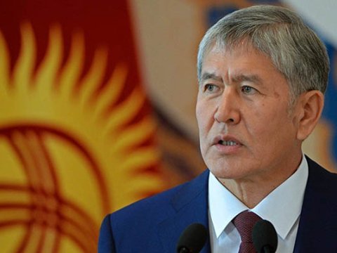Atambayev Qırğızıstan Prezidentini istefa verməyə çağırdı