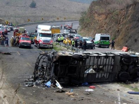 Yol qəzasında 12 nəfər öldü