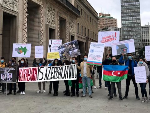 İtaliyadakı soydaşlarımız erməni təxribatları ilə bağlı aksiya keçirib