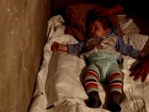 Tərtərdə düşmən atəşinə məruz qalan 6 aylıq Fariz və nənəsi - BBC müxbirinin paylaşımı 